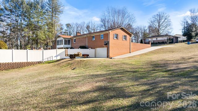 1470 Fairway Acres Road, Lenoir, NC 28645