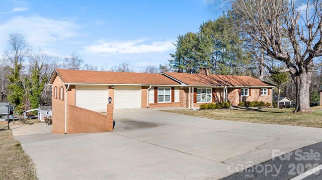 1470 Fairway Acres Road, Lenoir, NC 28645