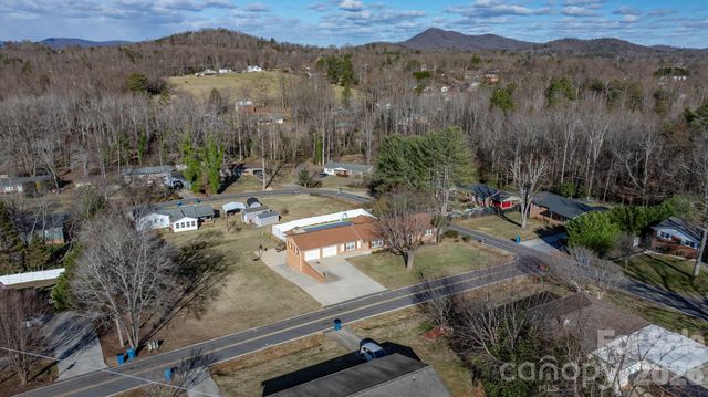 1470 Fairway Acres Road, Lenoir, NC 28645