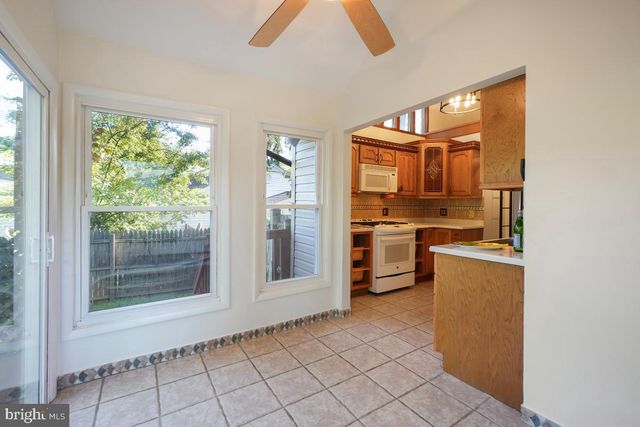 1224 SIMMONS DR, Rockville, MD 20851