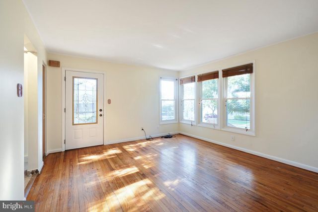 1224 SIMMONS DR, Rockville, MD 20851