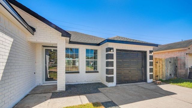 12610 Rio Bravo Street, Rosharon, TX 77583