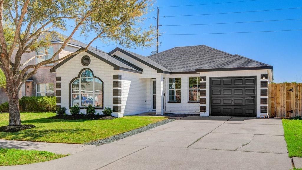 12610 Rio Bravo Street, Rosharon, TX 77583