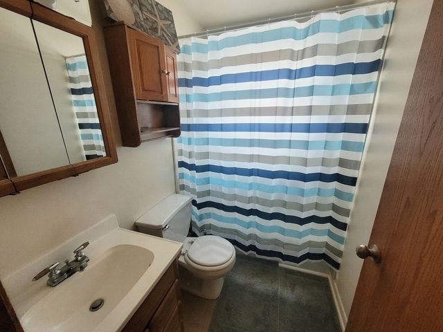 15948 Grove Avenue, Oak Forest, IL 60452