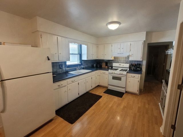 15948 Grove Avenue, Oak Forest, IL 60452