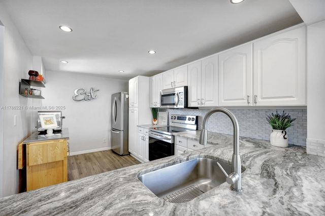 1084 Forest Lakes Dr 201, Other City - In The State Of Florida, FL 34105