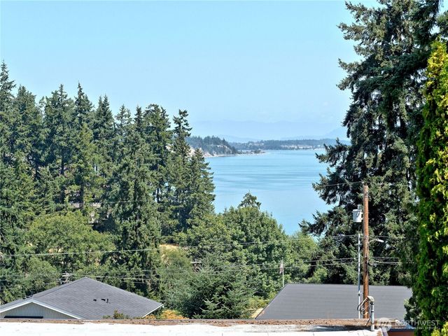 1273 SE Camano Drive, Camano Island, WA 98282