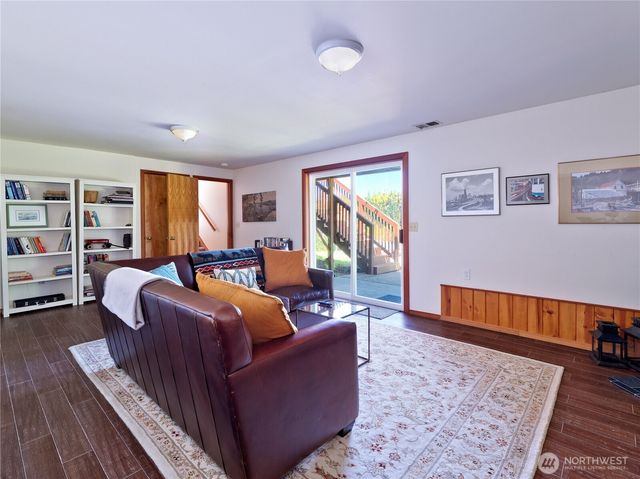 1273 SE Camano Drive, Camano Island, WA 98282