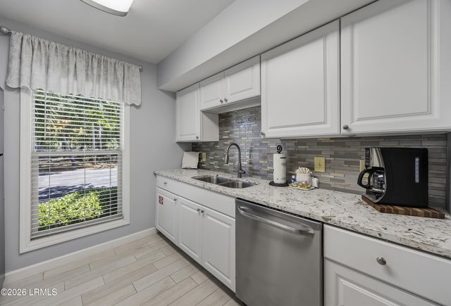 12 Valencia Rd Apt 2, Hilton Head Island, SC 29928