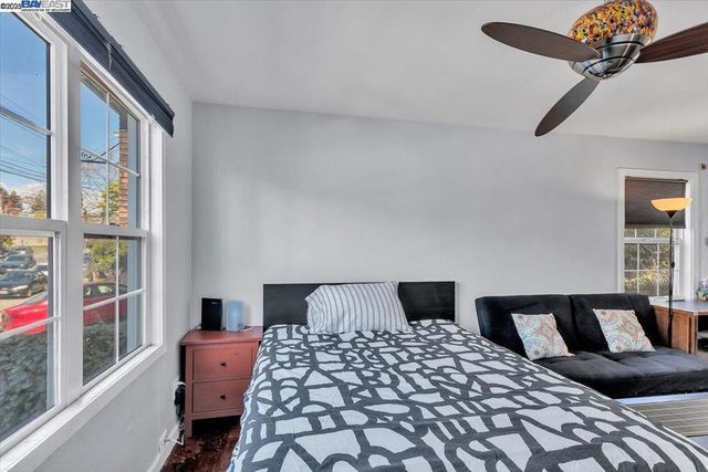 3300 Harrison St, Oakland, CA 94611