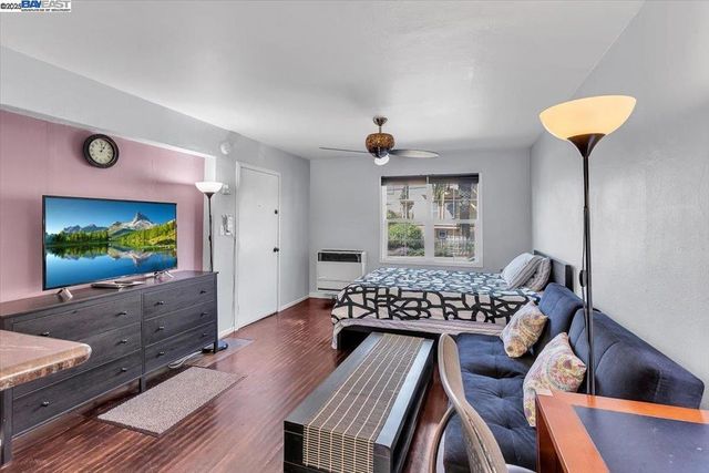 3300 Harrison St, Oakland, CA 94611