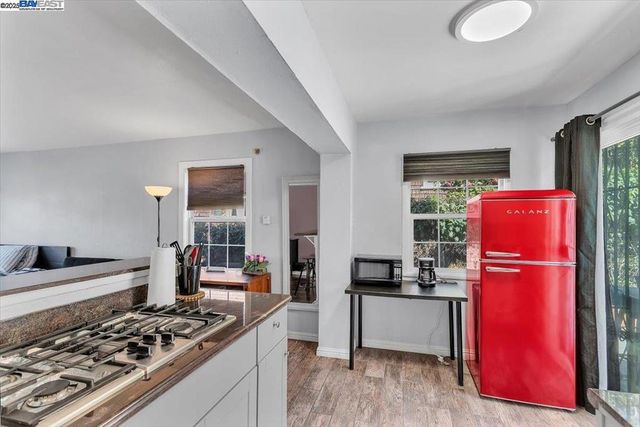 3300 Harrison St, Oakland, CA 94611