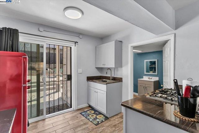 3300 Harrison St, Oakland, CA 94611