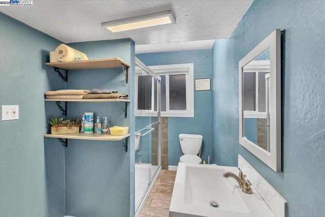 3300 Harrison St, Oakland, CA 94611