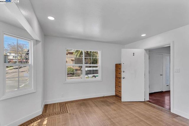 3300 Harrison St, Oakland, CA 94611