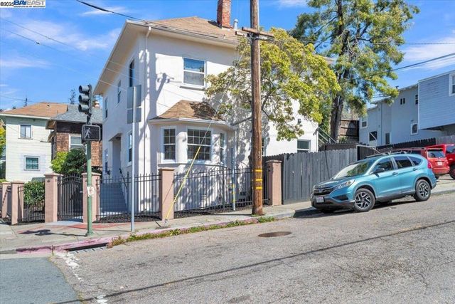 3300 Harrison St, Oakland, CA 94611