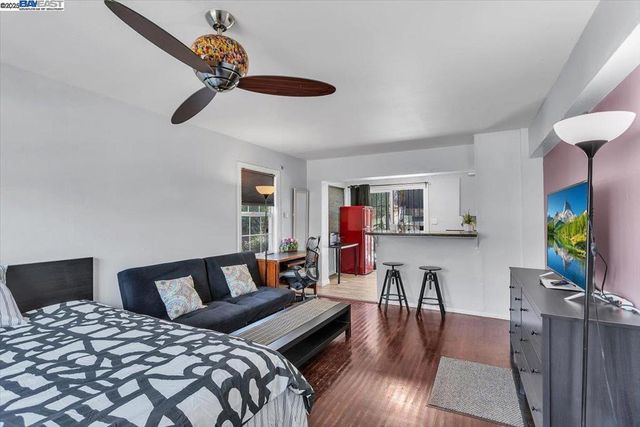 3300 Harrison St, Oakland, CA 94611