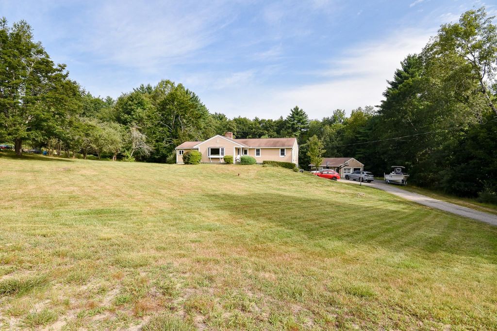 8 moharimet Drive, Madbury, NH 03823