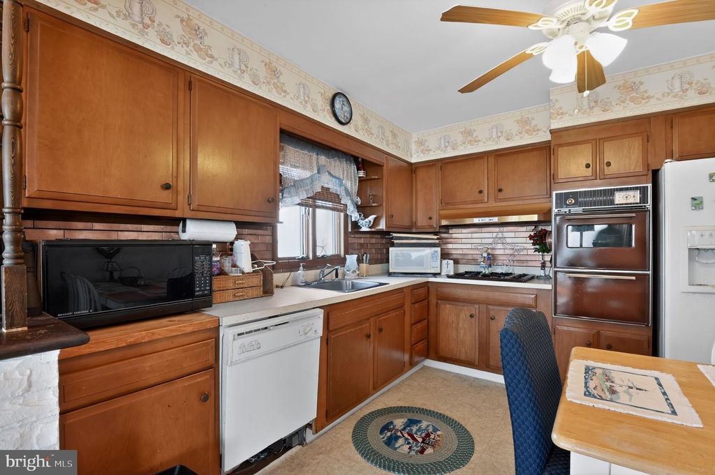 Image 14 of property listing at 40 IOWA CT, Little Egg Harbor Twp, NJ 08087