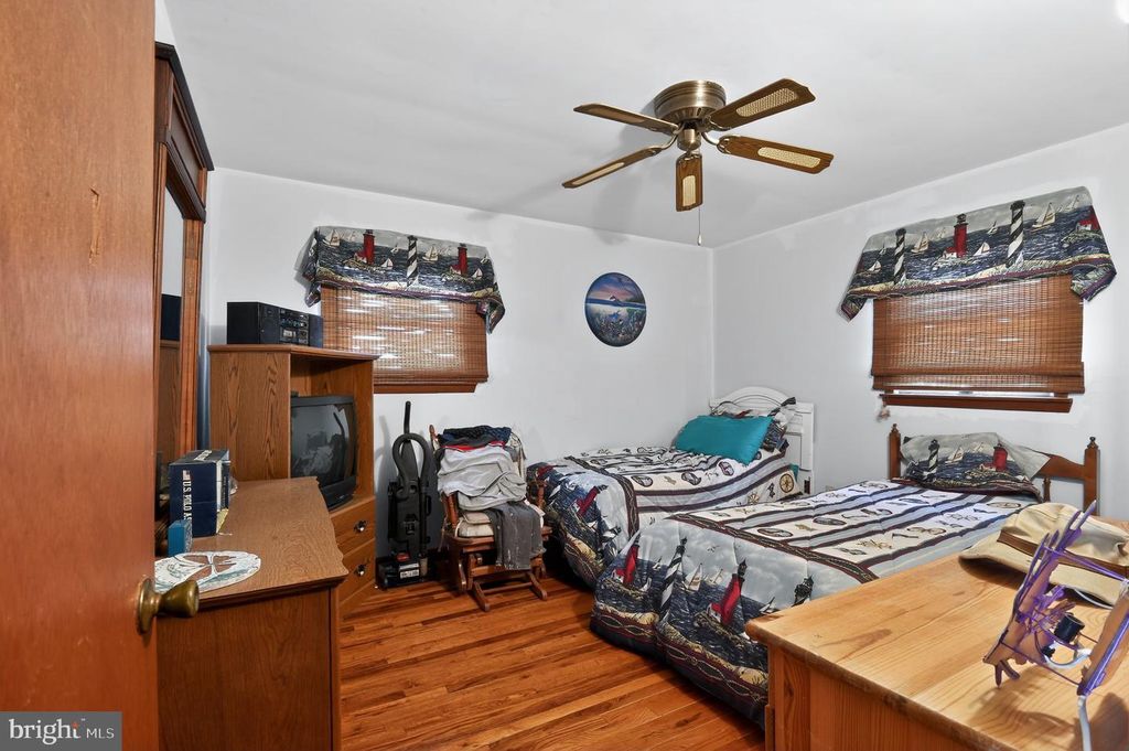 Image 18 of property listing at 40 IOWA CT, Little Egg Harbor Twp, NJ 08087