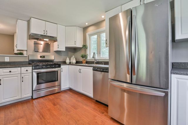 3 Evergreen Drive, Hudson, NH 03051