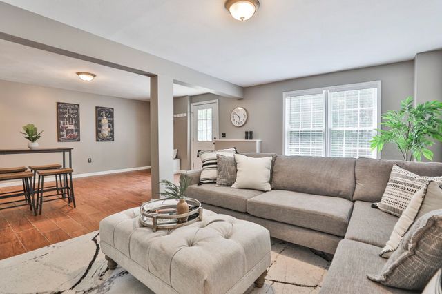 3 Evergreen Drive, Hudson, NH 03051