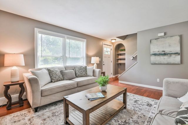3 Evergreen Drive, Hudson, NH 03051