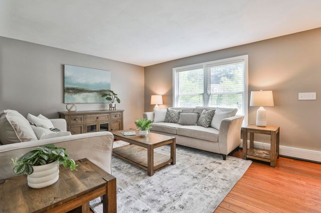 3 Evergreen Drive, Hudson, NH 03051