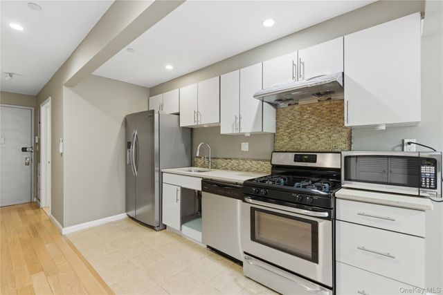 14328 41st Avenue 2D, Flushing, NY 11355