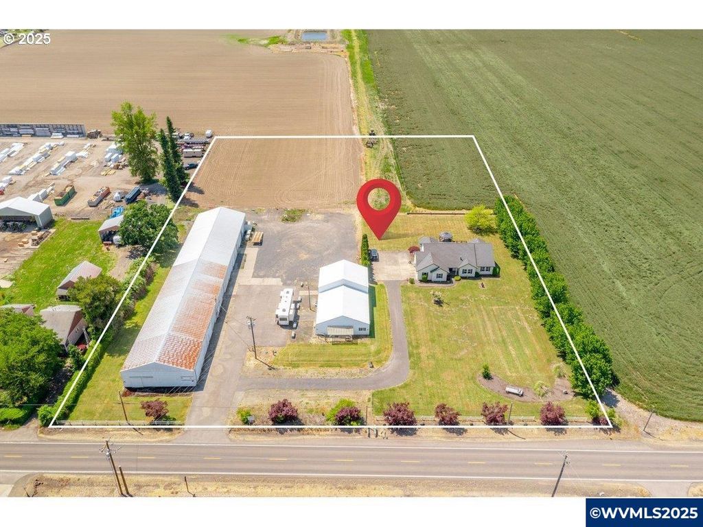 Image 6 of property listing at 17780 SE Wallace Rd, Dayton, OR 97114