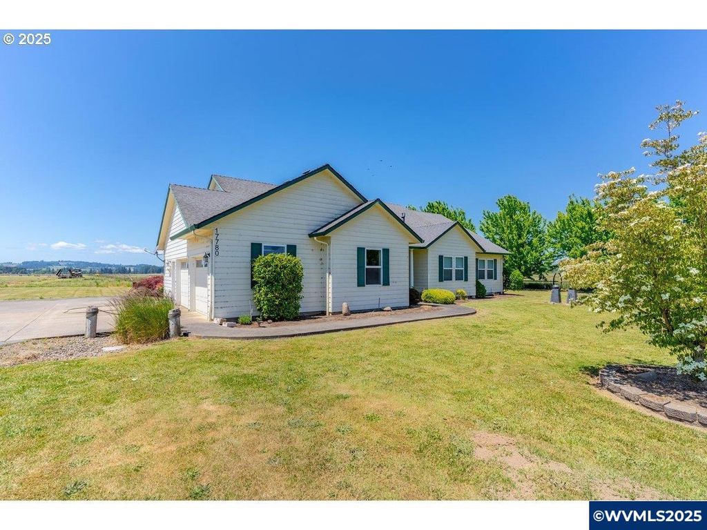 Image 9 of property listing at 17780 SE Wallace Rd, Dayton, OR 97114