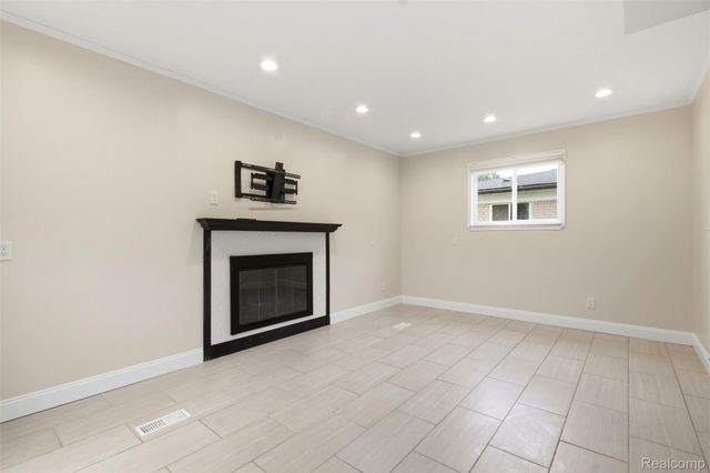 2742 Downey Drive, Troy, MI 48083