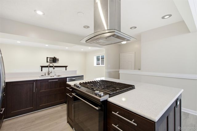 2742 Downey Drive, Troy, MI 48083
