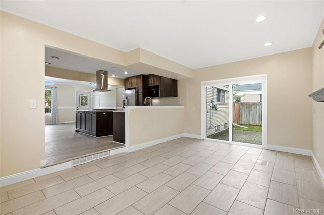 2742 Downey Drive, Troy, MI 48083