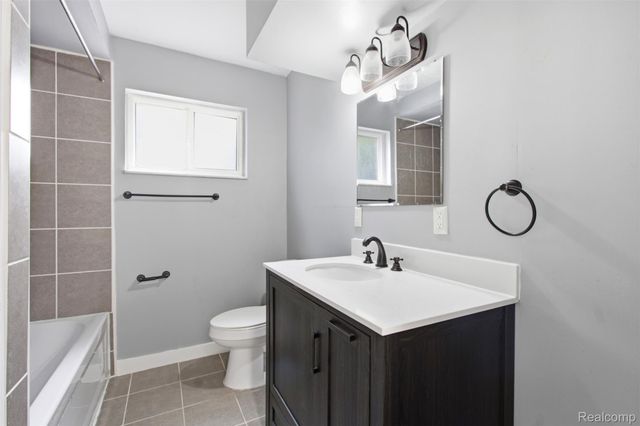 2742 Downey Drive, Troy, MI 48083
