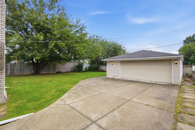 2742 Downey Drive, Troy, MI 48083