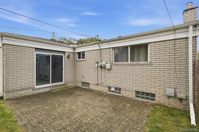 2742 Downey Drive, Troy, MI 48083