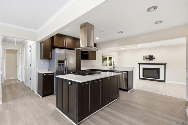 2742 Downey Drive, Troy, MI 48083