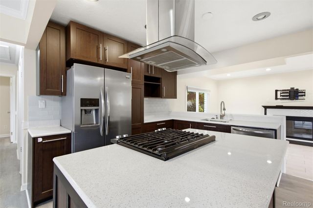 2742 Downey Drive, Troy, MI 48083