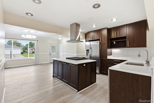 2742 Downey Drive, Troy, MI 48083