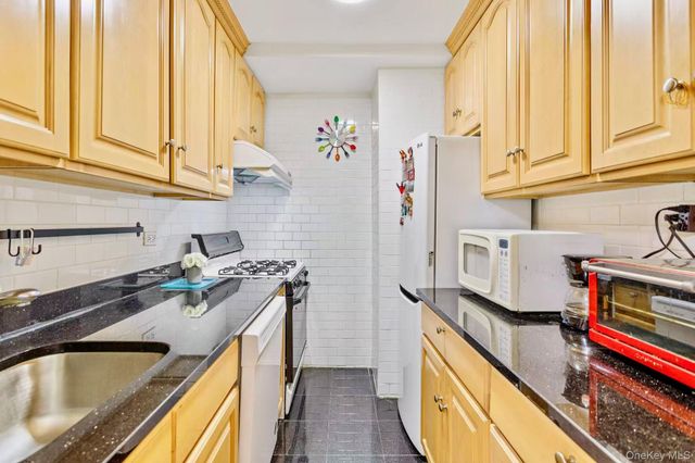 14205 Roosevelt Avenue 339, Flushing, NY 11354