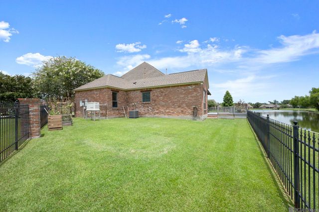 12274 Oak Colony Dr, Geismar, LA 70734
