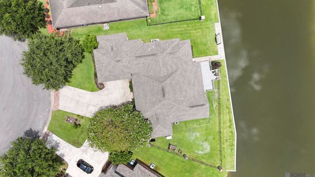 12274 Oak Colony Dr, Geismar, LA 70734