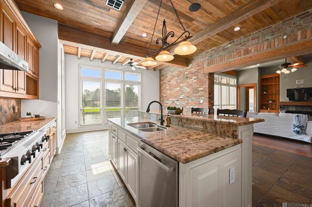 12274 Oak Colony Dr, Geismar, LA 70734