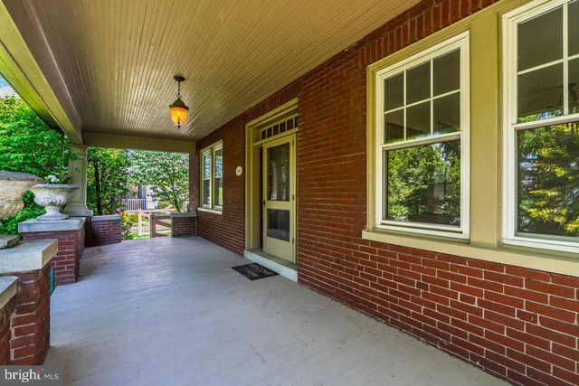 466 E MAIN ST, Leola, PA 17540