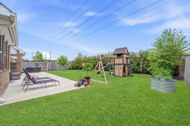 7618 Trailing Oaks Drive, Spring, TX 77379