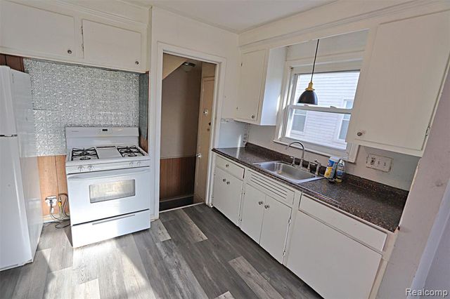 20588 Kinloch, Redford, MI 48240