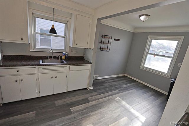 20588 Kinloch, Redford, MI 48240