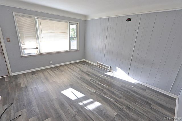 20588 Kinloch, Redford, MI 48240