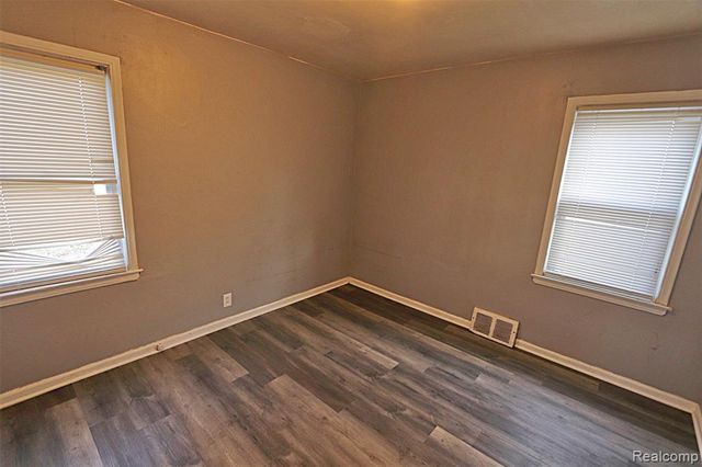 20588 Kinloch, Redford, MI 48240